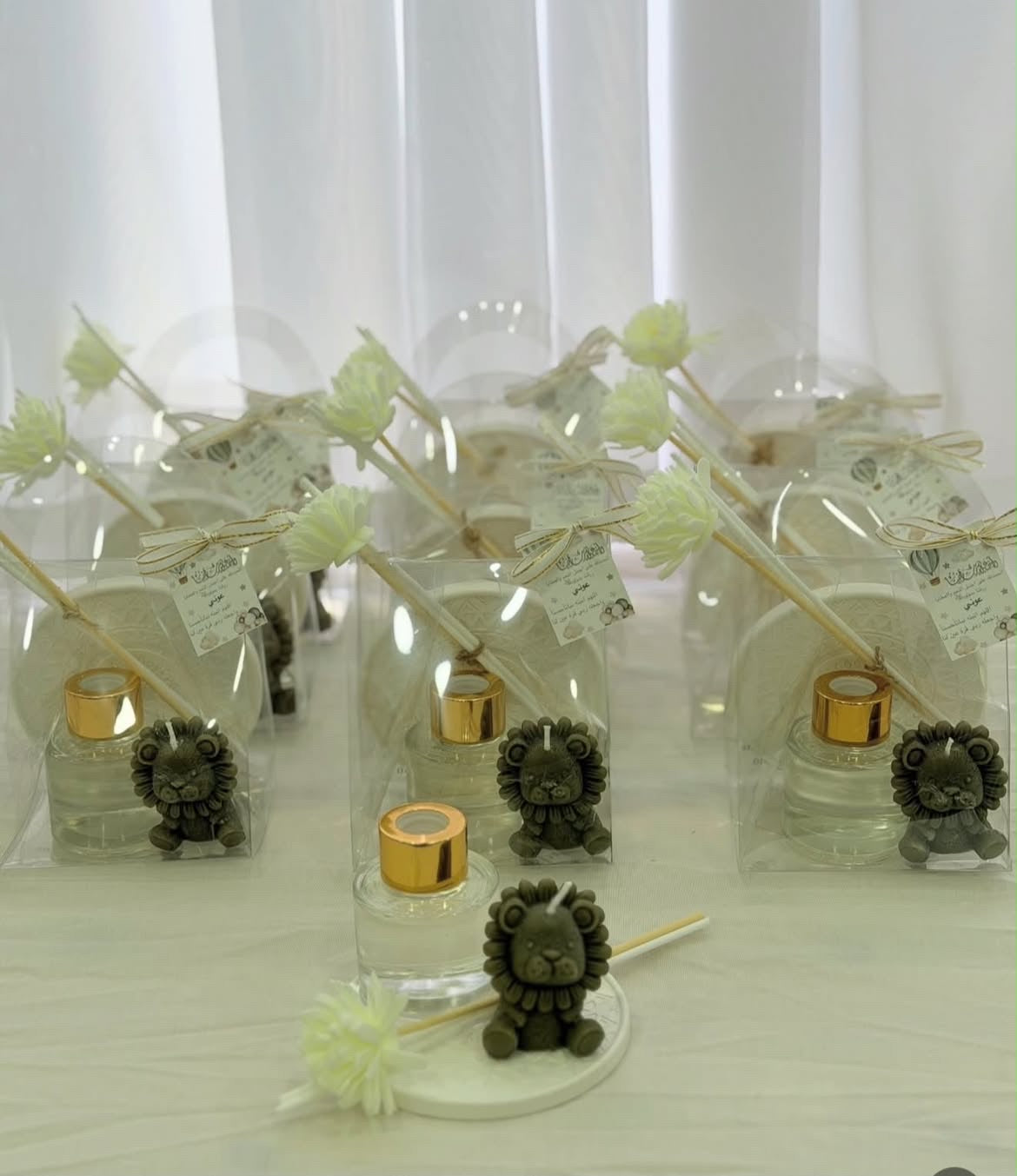 عطر مع شمعة بشكل اسد